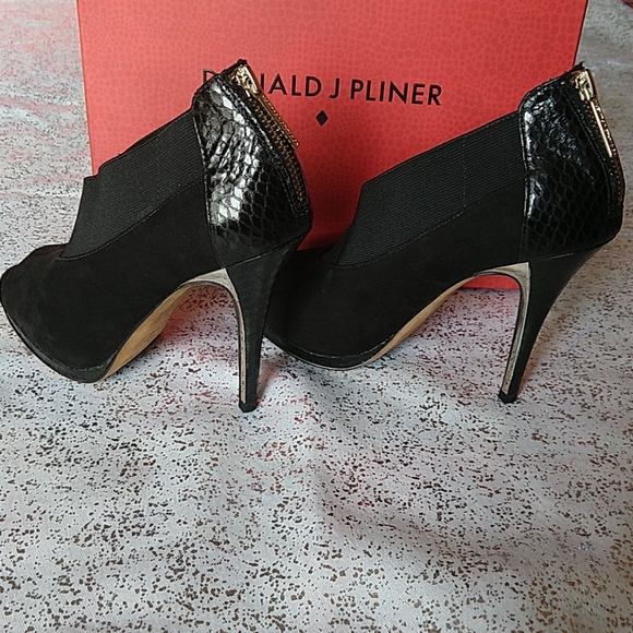 Donald J Pliner Sassi Platform Bootie - Picture 4 of 8